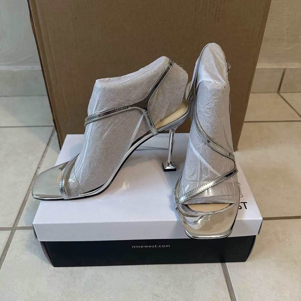 Silver Heels - image 2